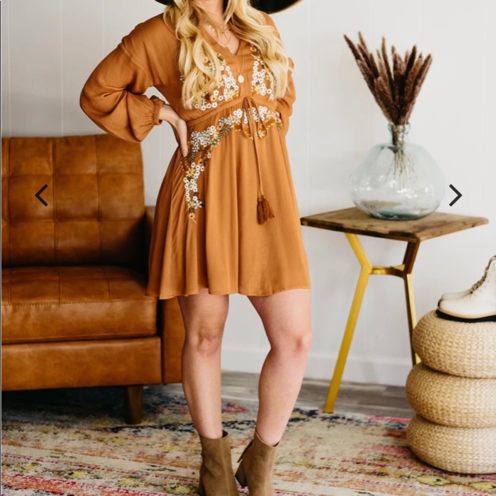 SOLD Bohemian floral dress - Picture 6 of 8